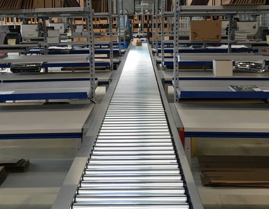 Stuwdrukarme of stuwdrukloze aangedreven rollenbaan